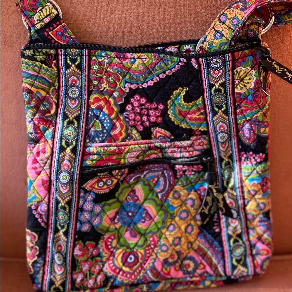 Vera Bradley hipster in Symphony in Hue LIKE NEW!
